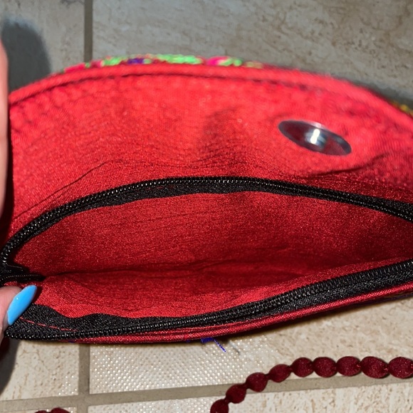 Brand new cloth handbag with beautiful thread work - Picture 3 of 3